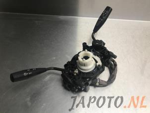 Usados Interruptor combinado columna de dirección Mazda MX-5 (NB18/35/8C) 1.6i 16V Precio € 25,00 Norma de margen ofrecido por Japoto Parts B.V.