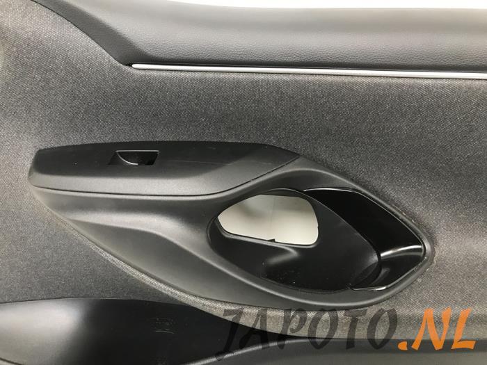 Front door trim 4-door, right from a Toyota Yaris IV (P21/PA1/PH1) 1.5 12V Hybrid 2022