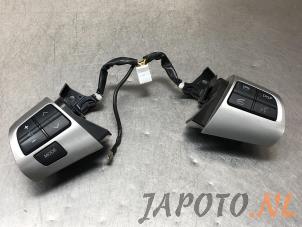 Used Steering wheel mounted radio control Toyota Auris (E15) 1.8 16V HSD Full Hybrid Price € 50,00 Margin scheme offered by Japoto Parts B.V.