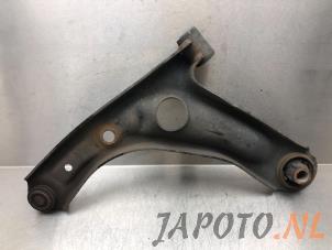 Usagé Bras de suspension bas avant droit Toyota Aygo (B10) 1.0 12V VVT-i Prix € 25,00 Règlement à la marge proposé par Japoto Parts B.V.