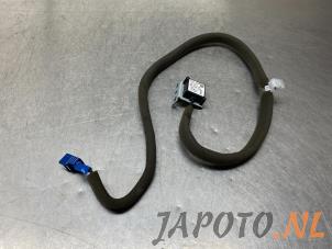 Used GPS antenna Nissan Juke (F15) 1.2 DIG-T 16V Price € 25,00 Margin scheme offered by Japoto Parts B.V.