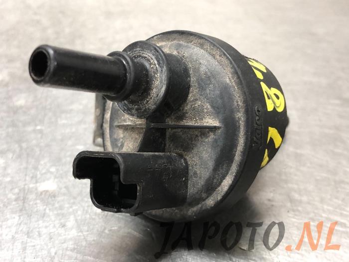 Vacuum valve from a Nissan Juke (F15) 1.2 DIG-T 16V 2014