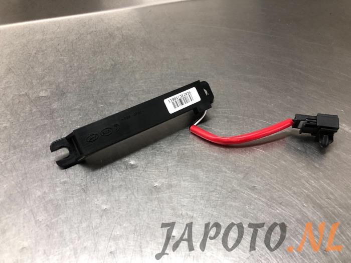 Używane Keyless Entry-Antena Kia Stonic (YB) 1.0i T-GDi 12V Eco-Dynamics+ Cena € 20,95 Procedura marży oferowane przez Japoto Parts B.V.