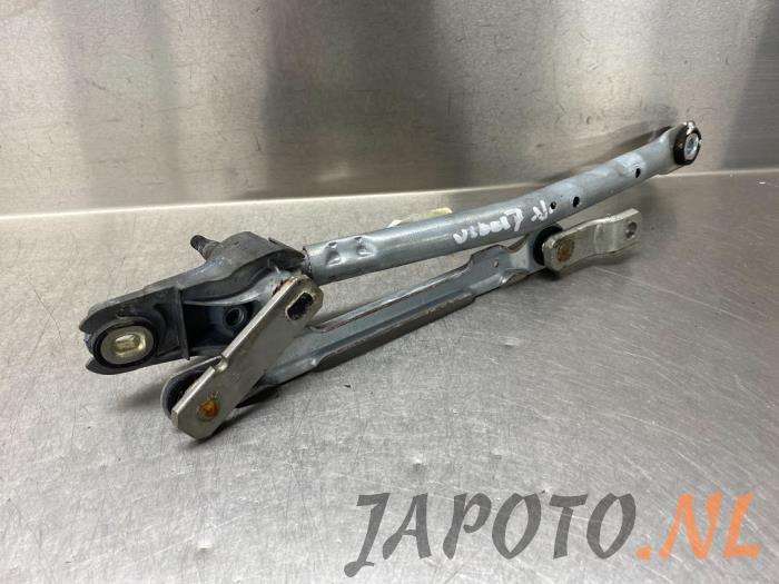 Wiper mechanism from a Toyota Aygo (B10) 1.0 12V VVT-i 2013