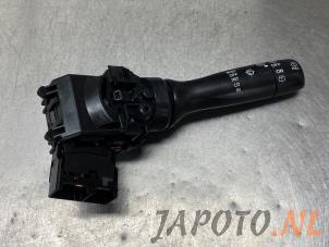 Usagé Commutateur essuie-glace Toyota Aygo (B10) 1.0 12V VVT-i Prix € 12,95 Règlement à la marge proposé par Japoto Parts B.V.
