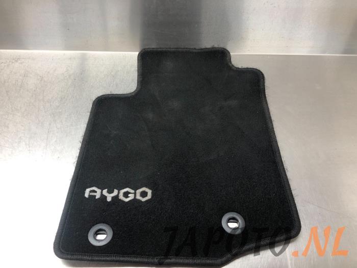 Kit tapis d'un Toyota Aygo (B40) 1.0 12V VVT-i 2018