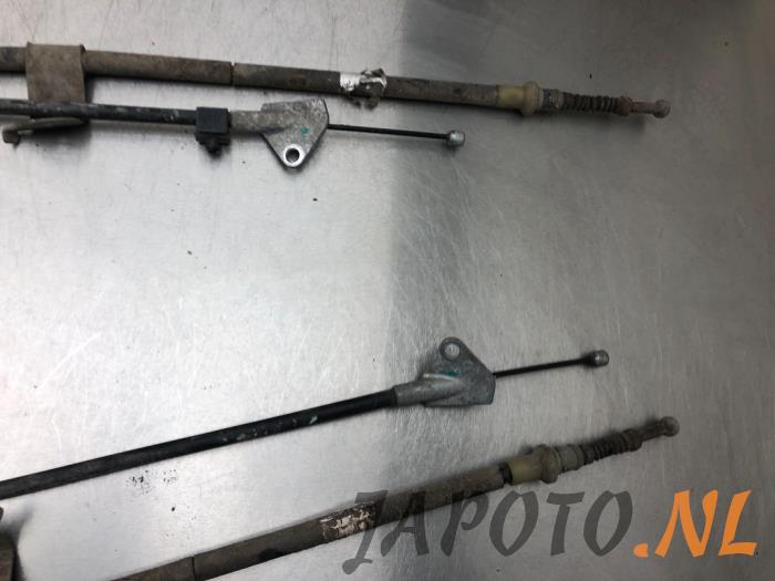 Gearbox shift cable from a Toyota Auris (E18) 1.8 16V Hybrid 2015