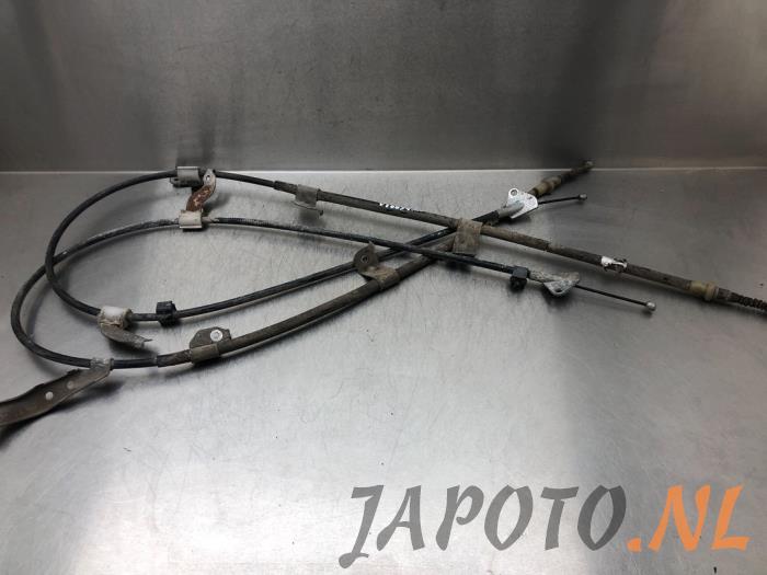 Gearbox shift cable from a Toyota Auris (E18) 1.8 16V Hybrid 2015