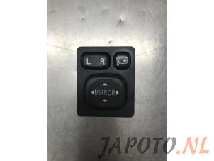 Usados Interruptor de retrovisor Toyota Auris (E18) 1.8 16V Hybrid Precio € 20,00 Norma de margen ofrecido por Japoto Parts B.V.