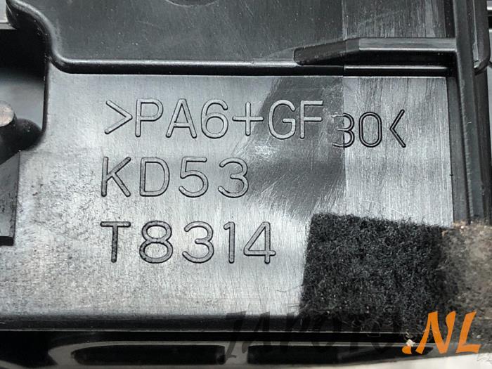 Uchwyt drzwi prawych przednich wersja 4-drzwiowa z Mazda CX-5 (KE,GH) 2.5 SkyActiv-G 192 16V 4WD 2015