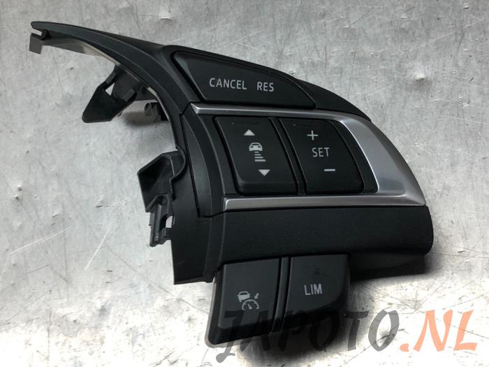 Steering wheel switch from a Mazda CX-5 (KE,GH) 2.5 SkyActiv-G 192 16V 4WD 2015