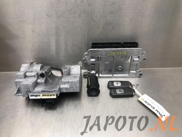 Ignition lock + computer from a Mazda CX-5 (KE,GH) 2.5 SkyActiv-G 192 16V 4WD 2015