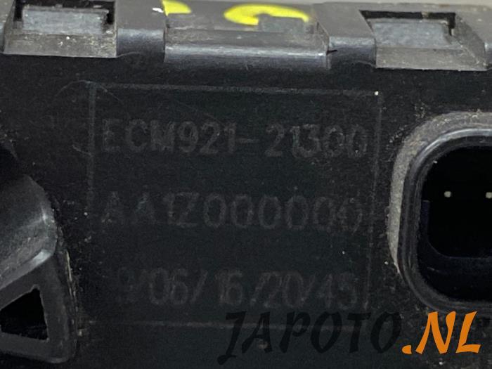 Headlight motor from a Mitsubishi Outlander (GF/GG) 2.0 16V PHEV 4x4 2018
