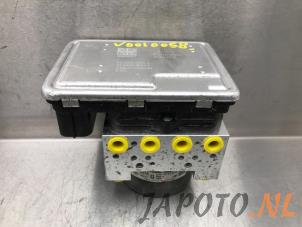 Usagé Pompe ABS Mitsubishi Outlander (GF/GG) 2.0 16V PHEV 4x4 Prix € 325,00 Règlement à la marge proposé par Japoto Parts B.V.