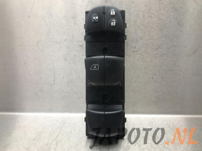 Usados Interruptor combinado de ventanillas Nissan X-Trail (T32) 1.6 Energy dCi Precio € 52,45 Norma de margen ofrecido por Japoto Parts B.V.
