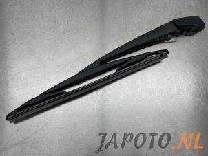 Used Rear wiper arm Mitsubishi Outlander (GF/GG) 2.0 16V PHEV 4x4 Price € 19,95 Margin scheme offered by Japoto Parts B.V.