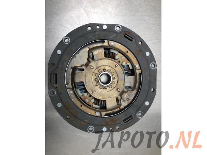 Pressure plate from a Toyota Yaris IV (P21/PA1/PH1) 1.5 12V Hybrid 2022