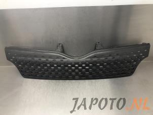 Used Grille Toyota Yaris Verso (P2) 1.3 16V Price € 34,95 Margin scheme offered by Japoto Parts B.V.