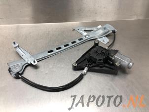 Używane Mechanizm szyby prawej przedniej wersja 4-drzwiowa Toyota Aygo (B40) 1.0 12V VVT-i Cena € 49,95 Procedura marży oferowane przez Japoto Parts B.V.