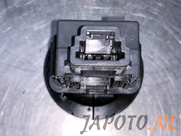 Panikbeleuchtung Schalter van een Toyota Aygo (B40) 1.0 12V VVT-i 2016