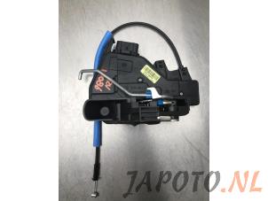 Used Front door lock mechanism 4-door, right Kia Stonic (YB) 1.2 MPI 16V Price € 74,95 Margin scheme offered by Japoto Parts B.V.