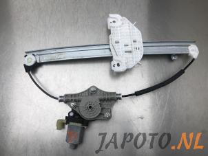 Używane Mechanizm szyby lewej tylnej wersja 4-drzwiowa Kia Stonic (YB) 1.2 MPI 16V Cena € 99,95 Procedura marży oferowane przez Japoto Parts B.V.