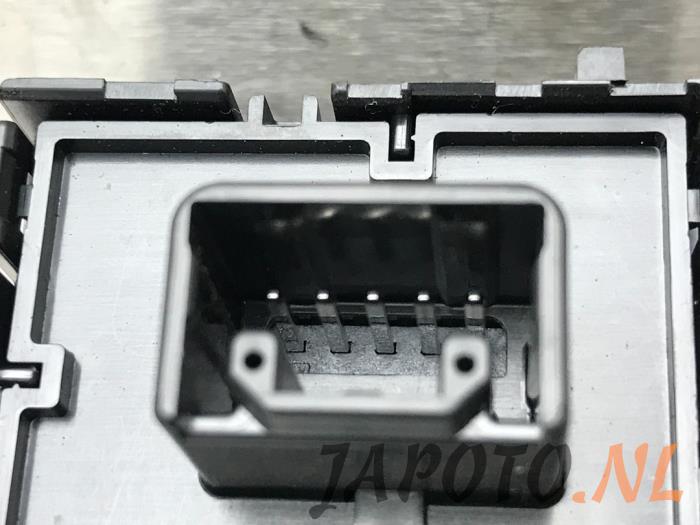 Schalter (sonstige) van een Suzuki Ignis (MF) 1.2 Dual Jet 16V 2017
