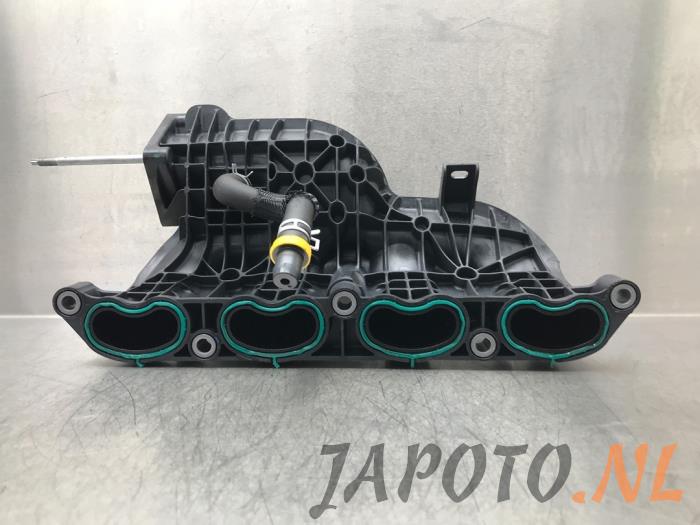 Intake manifold from a Suzuki Vitara (LY/MY) 1.4 Booster Jet Turbo 16V SHVS AllGrip 2021
