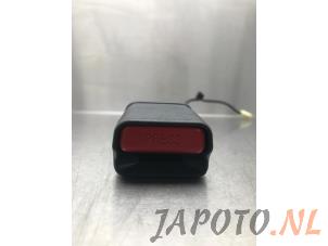 Używane Wtyk pasa bezpieczenstwa lewy tyl Suzuki Vitara (LY/MY) 1.6 16V DDiS Cena € 24,95 Procedura marży oferowane przez Japoto Parts B.V.