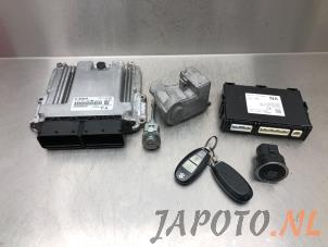 Usagé Serrure de contact + ordinateur Suzuki Vitara (LY/MY) 1.6 16V DDiS Prix € 249,95 Règlement à la marge proposé par Japoto Parts B.V.