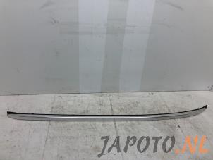 Usados Raíl de techo izquierda Suzuki Vitara (LY/MY) 1.6 16V DDiS Precio € 59,95 Norma de margen ofrecido por Japoto Parts B.V.