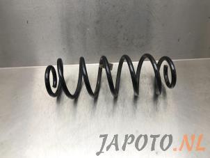 Używane Sprezyna srubowa tyl Kia Stonic (YB) 1.2 MPI 16V Cena € 29,95 Procedura marży oferowane przez Japoto Parts B.V.