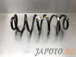 Używane Sprezyna srubowa tyl Kia Stonic (YB) 1.2 MPI 16V Cena € 29,95 Procedura marży oferowane przez Japoto Parts B.V.