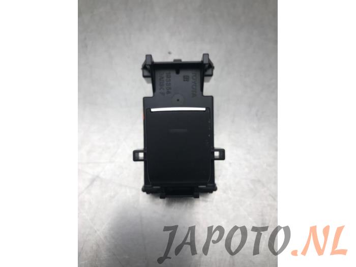 Usados Interruptor de ventanilla eléctrica Suzuki Swace 1.8 16V Hybrid Precio € 26,20 Norma de margen ofrecido por Japoto Parts B.V.