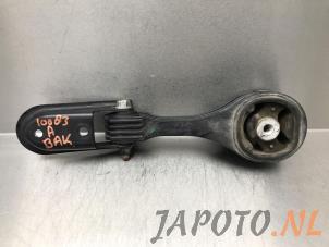 Używane Wspornik skrzyni biegów Suzuki Vitara (LY/MY) 1.6 16V DDiS Cena € 34,99 Procedura marży oferowane przez Japoto Parts B.V.