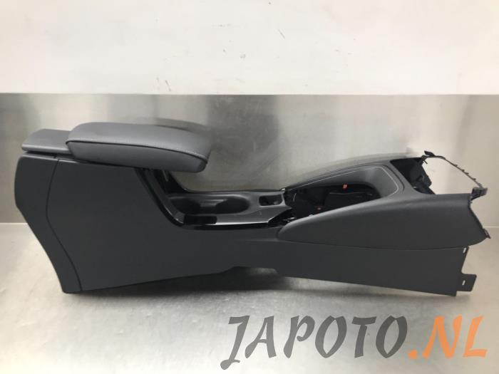 Begagnade Armstöd Suzuki Swace 1.8 16V Hybrid Pris € 103,95 Marginaltabell erbjuds av Japoto Parts B.V.