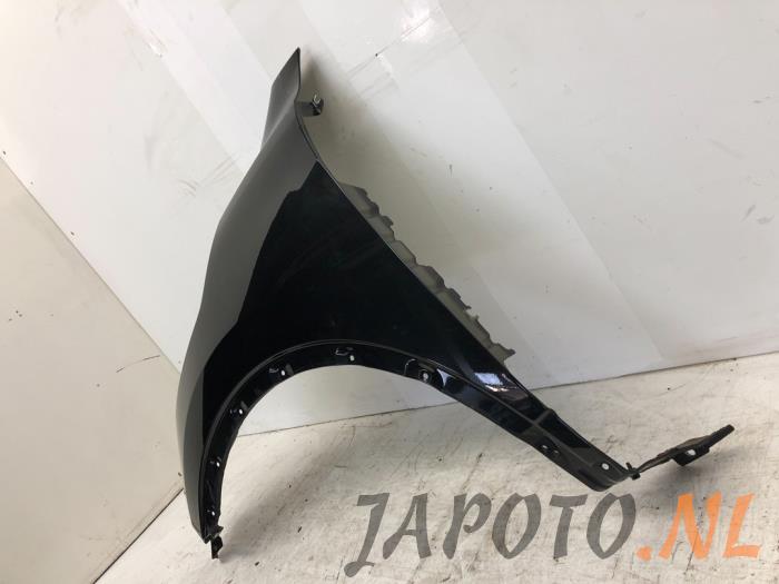 Front wing, left from a Nissan Qashqai (J11) 1.2 DIG-T 16V 2015