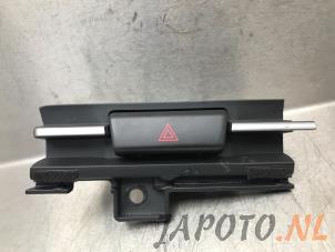 Usados Interruptor de luz de pánico Mazda 2 (DJ/DL) 1.5 SkyActiv-G 90 Precio € 14,95 Norma de margen ofrecido por Japoto Parts B.V.