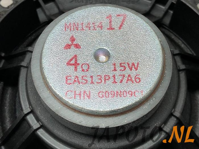 Lautsprecher van een Mitsubishi Colt (Z2/Z3) 1.5 16V CZT Turbo 2011