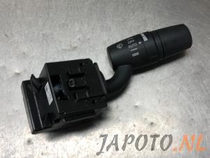 Usados Interruptor de limpiaparabrisas Mazda MX-5 (ND) 1.5 Skyactiv G-131 16V Precio € 34,99 Norma de margen ofrecido por Japoto Parts B.V.