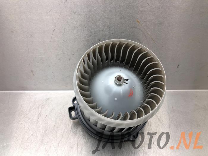 Motor de ventilador de calefactor de un Mitsubishi Colt (Z2/Z3) 1.5 16V CZT Turbo 2011