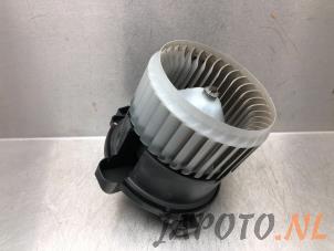 Używane Silnik wentylatora nagrzewnicy Mitsubishi Colt (Z2/Z3) 1.5 16V CZT Turbo Cena € 19,95 Procedura marży oferowane przez Japoto Parts B.V.