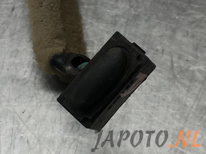 Tailgate switch from a Nissan Note (E12) 1.2 68 2015