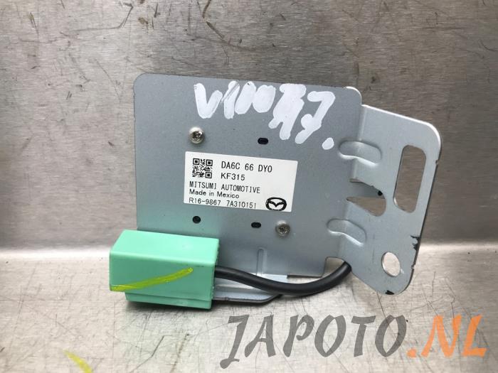 Używane Antena GPS Mazda 2 (DJ/DL) 1.5 SkyActiv-G 90 Cena € 36,70 Procedura marży oferowane przez Japoto Parts B.V.