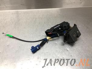 Used Tailgate lock mechanism Toyota Corolla (E12) 1.6 16V VVT-i Price € 34,95 Margin scheme offered by Japoto Parts B.V.