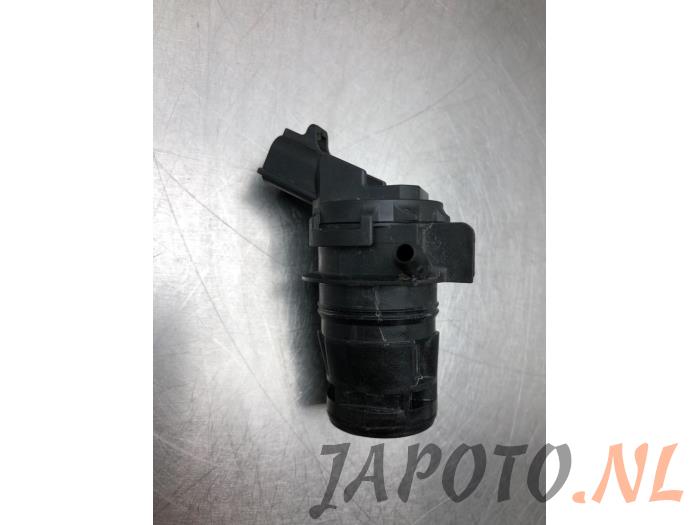 Używane Pompa spryskiwacza tyl Suzuki Ignis (MF) 1.2 Dual Jet 16V Cena € 26,20 Procedura marży oferowane przez Japoto Parts B.V.