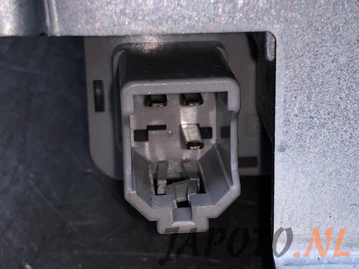 Scheibenwischermotor hinten van een Nissan Micra (K13) 1.2 12V 2015