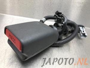 Usagé Attache ceinture avant gauche Toyota Verso 1.6 D-4D 16V Prix € 24,95 Règlement à la marge proposé par Japoto Parts B.V.