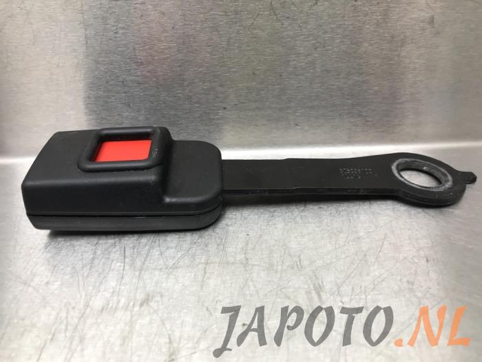 Insertion ceinture de sécurité arrière droite d'un Toyota Verso 1.6 D-4D 16V 2015