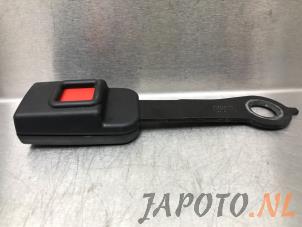 Usagé Insertion ceinture de sécurité arrière droite Toyota Verso 1.6 D-4D 16V Prix € 24,95 Règlement à la marge proposé par Japoto Parts B.V.